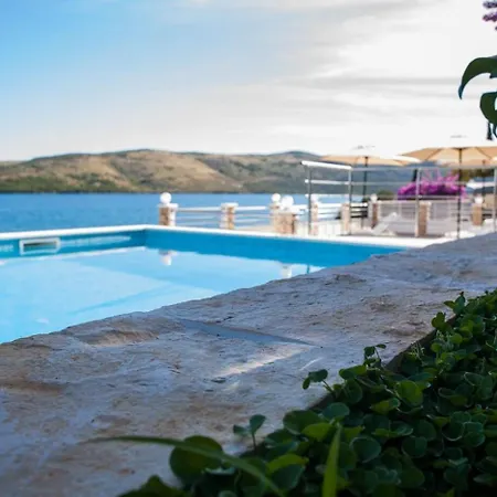 Apartment Rose - 30 M From The