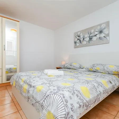 Apartment Rose - 30 M From The
