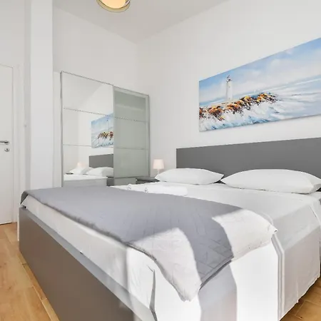 Apartment Rose - 30 M From The Seget Vranjica