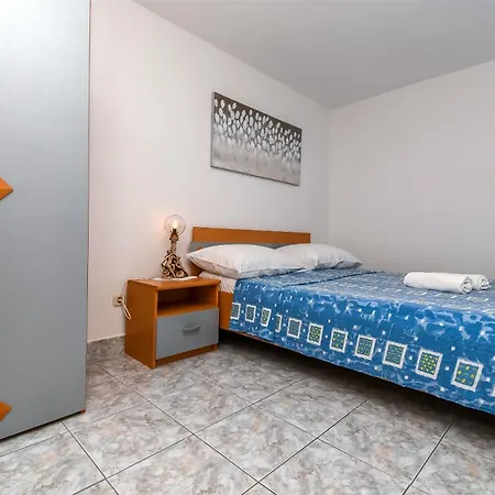 Apartment Rose - 30 M From The Seget Vranjica