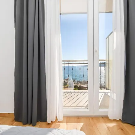 Rose - 30 M From The Apartament Seget Vranjica
