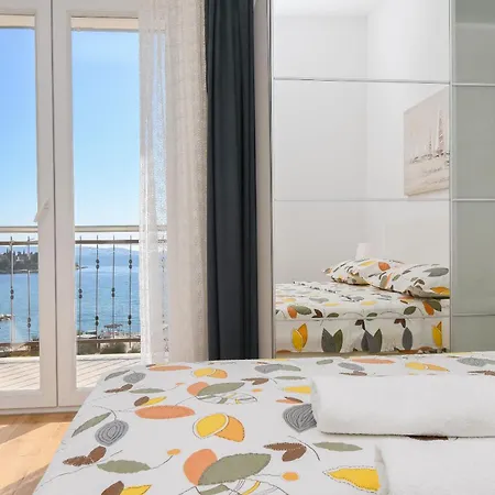 Rose - 30 M From The Apartament Seget Vranjica